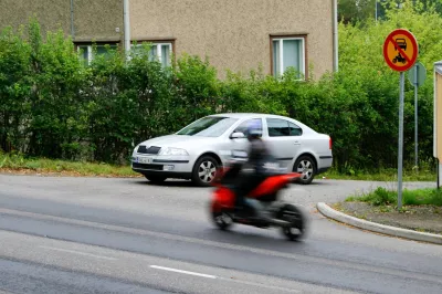 Väistämisvelvollisuus risteyksessä voi tarkoittaa montaa asiaa, ja tilanne  voi muuttua vielä sekavammaksi - Tekniikan Maailma