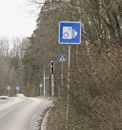 Mihin automaattisella nopeusvalvonnalla pyritään? Suomella voisi olla  opittavaa Ruotsista kameroista varoittavista liikennemerkeistä - Tekniikan  Maailma